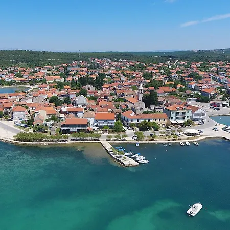 Holiday home Zemljak
