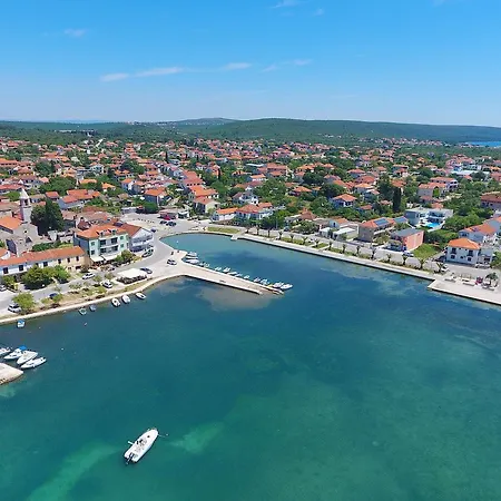 Holiday home Zemljak *
